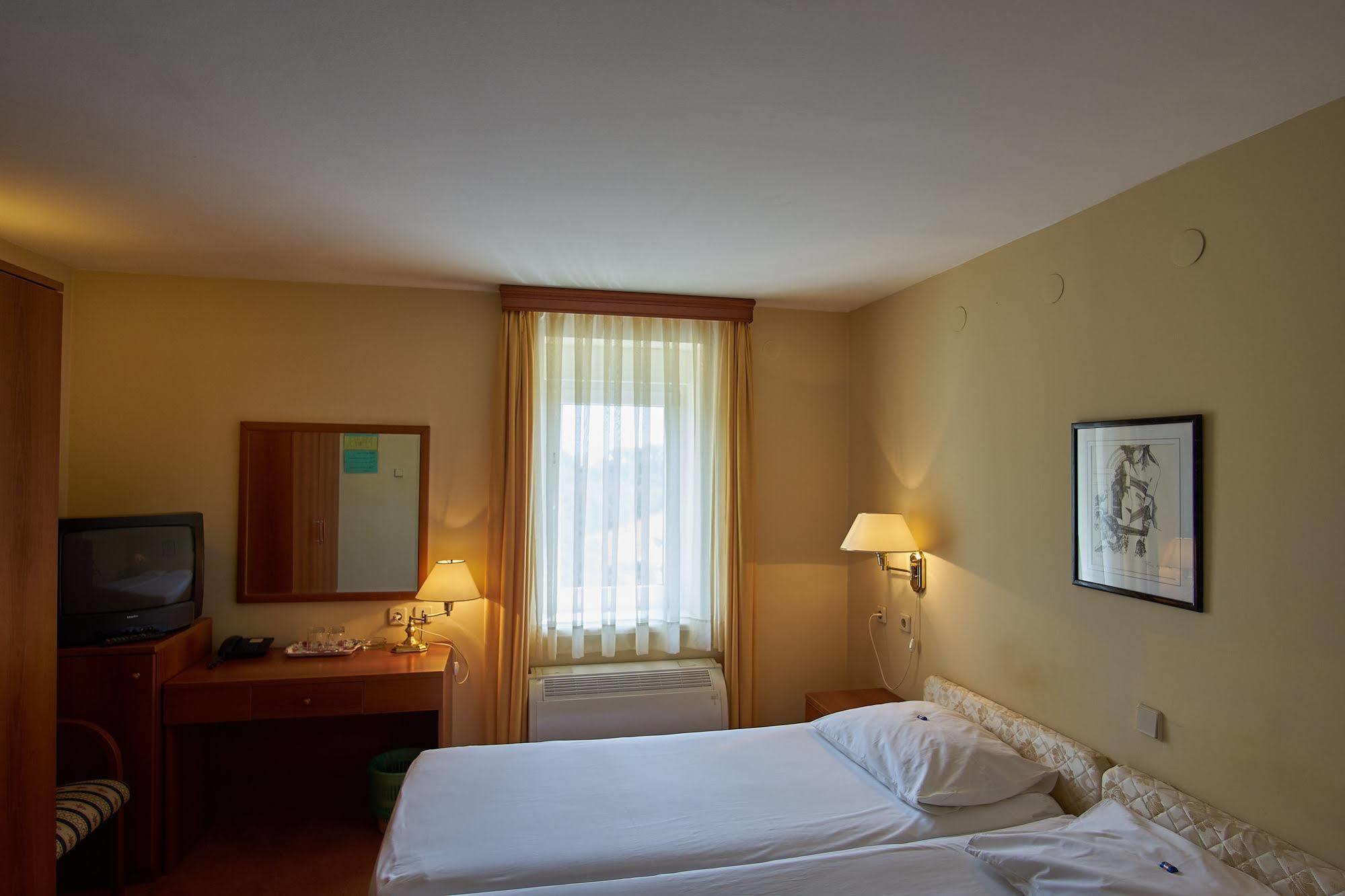 Hotel Vila Ruzica- Glavna Zgrada I Depandanse Crikvenica Eksteriør bilde