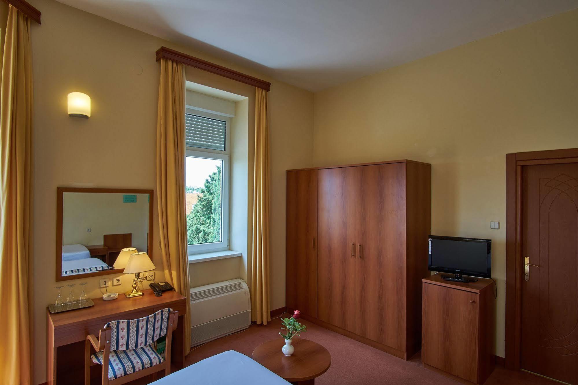 Hotel Vila Ruzica- Glavna Zgrada I Depandanse Crikvenica Eksteriør bilde